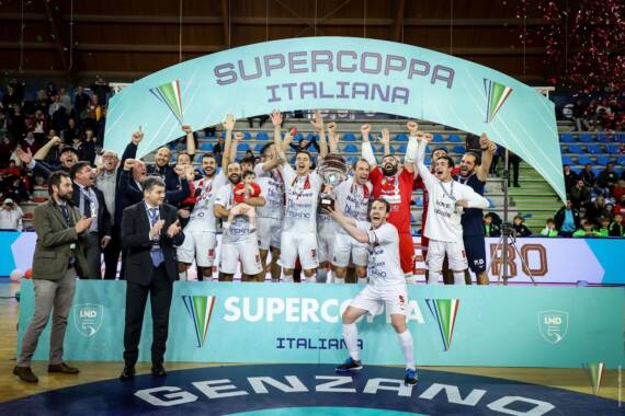 Pesaro e Falconara festeggiano la vittoria della SuperCoppa calcio a 5. A trionfare anche ASI